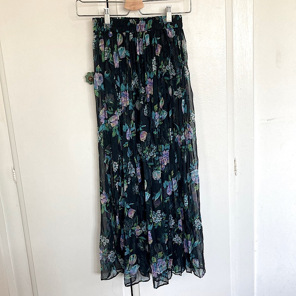Skirt by Judy Knapp maxi medium black  flower print.